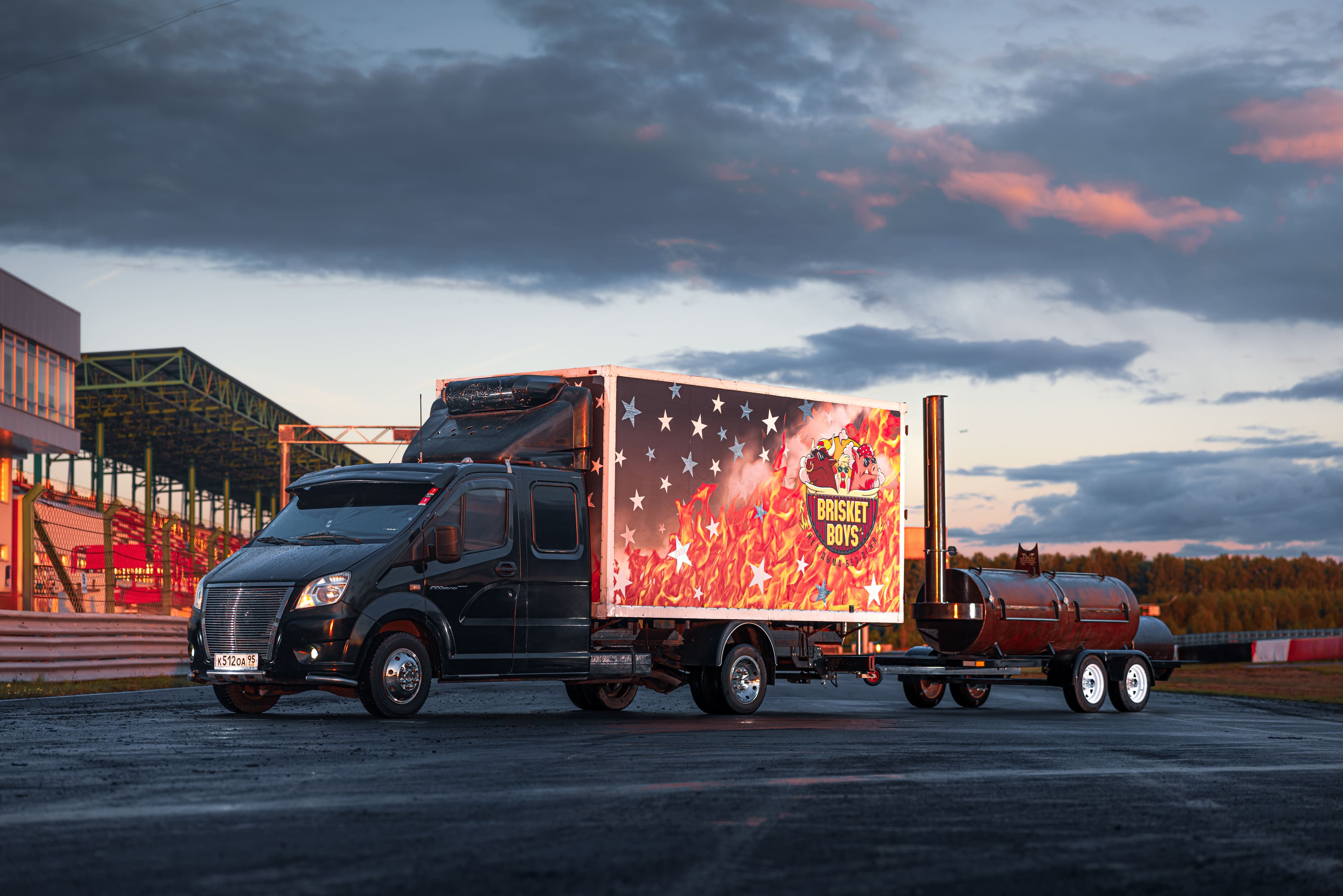 Смокер 500 галлонов на трейлере